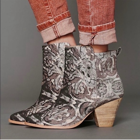 Ella Moss | Women’s Victoria Tapestry Booties Size 9.5 - Picture 2 of 8